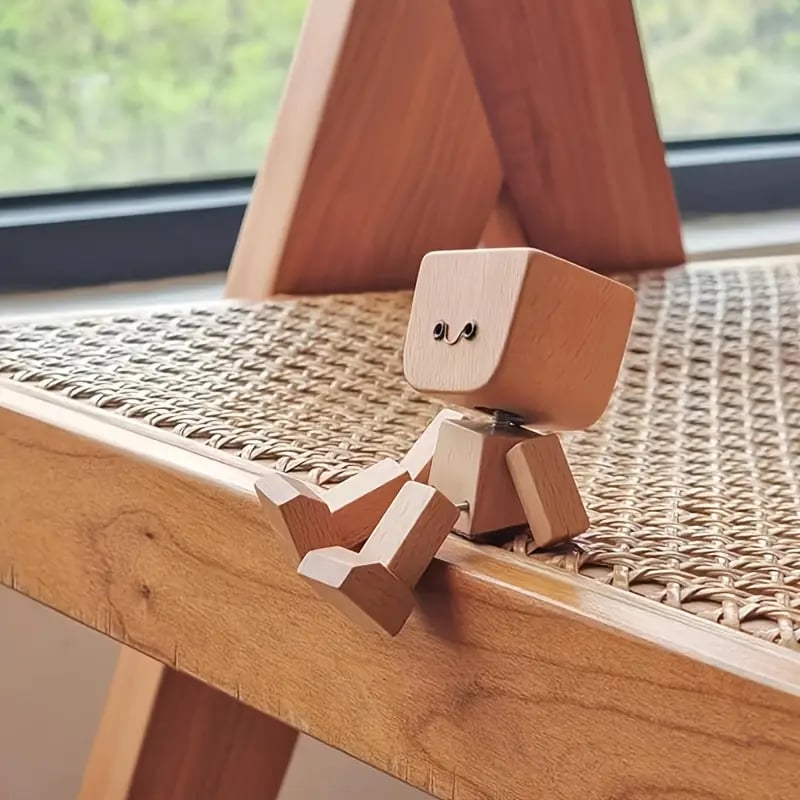 Sjarmerende liten trefigur som svaier (med 12 uttrykk)