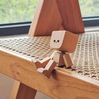 Sjarmerende liten trefigur som svaier (med 12 uttrykk)