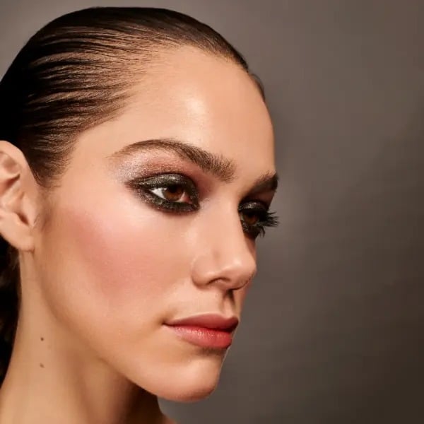 🔥Kjøp én, få én gratis🌟 【24H Lock】1440 minutter smussfast eyeliner | Presis definisjon, varer hele dagen, smussfast sminkeduo