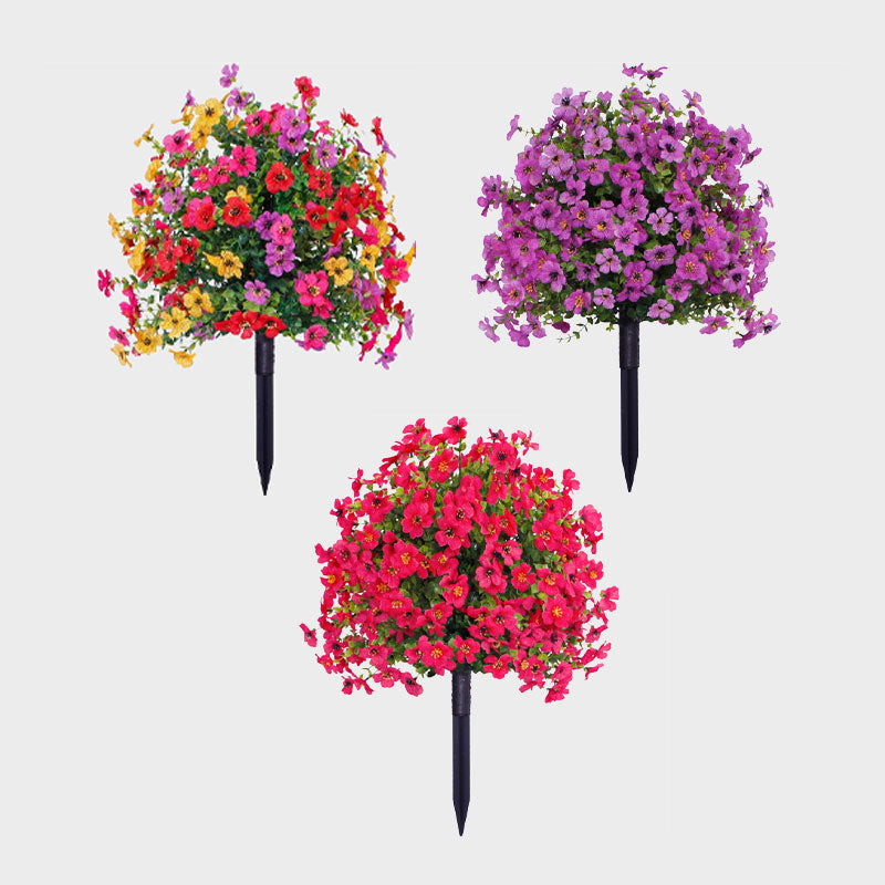 Blomsterdekorasjon med kunstig eukalyptus og fiol i bakken