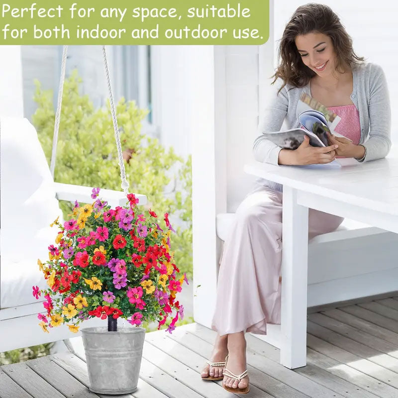 Blomsterdekorasjon med kunstig eukalyptus og fiol i bakken