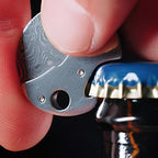 Kompakt flaskeåpner i titan og EDC-kniv