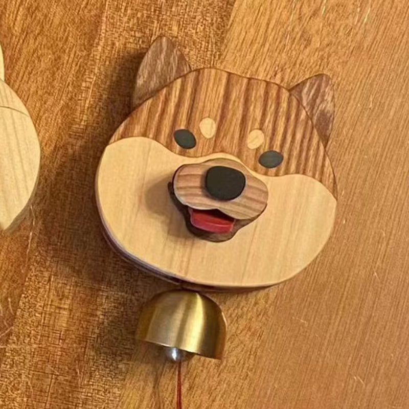 Shiba Inu vindklokke av tre