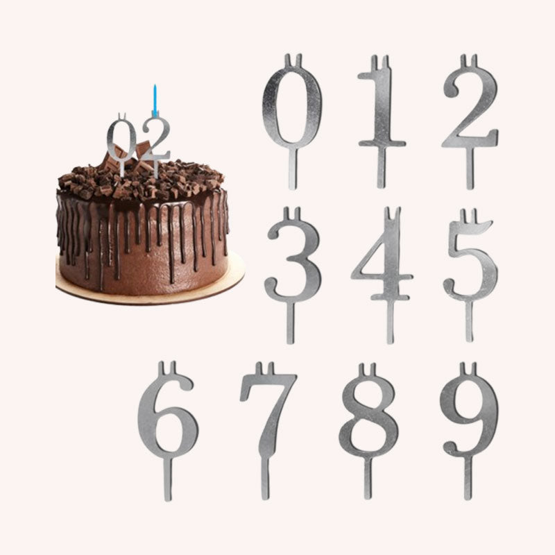 Digitalt sett med lysestaker til bursdagskake
