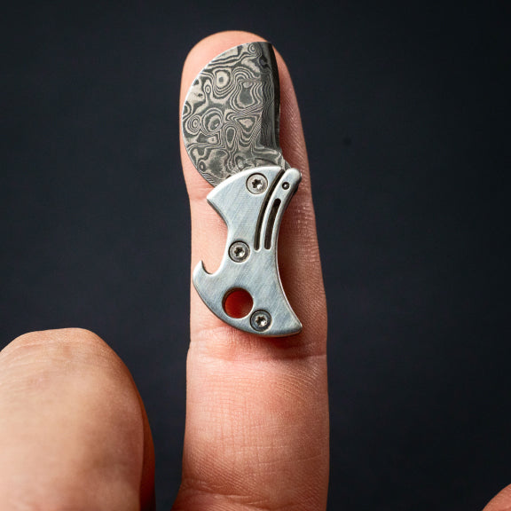 Kompakt flaskeåpner i titan og EDC-kniv
